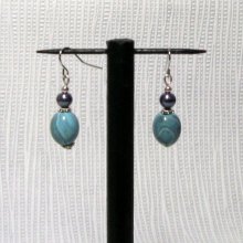 boucles d'oreille bleu strié gris sur pendant argenté