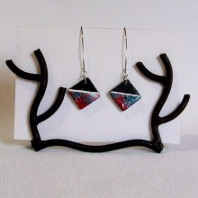Grandes boucles d'oreille modernes multicolores pour oreilles percées, création artisanale.