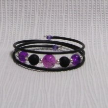 bracelet trois rangs violet et noir sur silicone noir