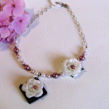 Collier de Mariage pour Femme en Ardoise avec des Fleurs Blanches avec des Perles Nacrées, Création Unique 