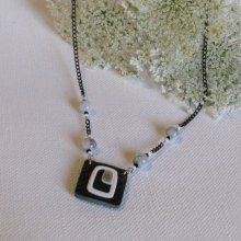 Collier de créateur en ardoise et perles gris et noir