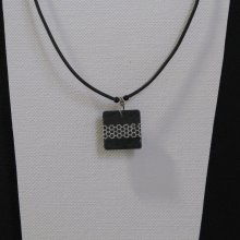 Pendentif Collier en Ardoise et Feuille Métallique Argent, Pièce Unique