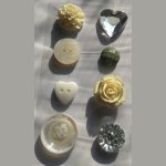 Boutons acrylique  motif divers lot de 8 pièces 2 cm
