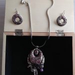 Parure bijoux fantaisie+boîte à bijoux bois brut 145 mm x 100 mm x 53 mm + tissu
