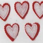 Coeur feutrine rouge et blanc autocollant 35 mm
