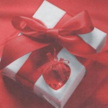 Serviette papier coeur cadeau et ruban 38 cm X 38 cm 2 plis