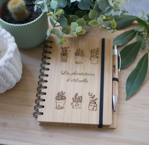 carnet en bois gravé