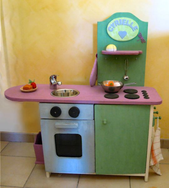 Cuisine enfant en bois, combiné cuisine pour les enfants en crèche