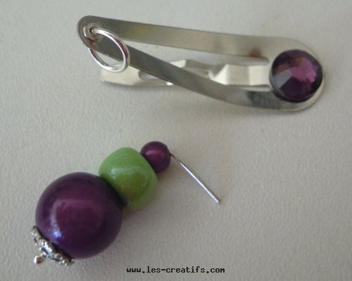 Fabriquer une barrette avec des perles et strass