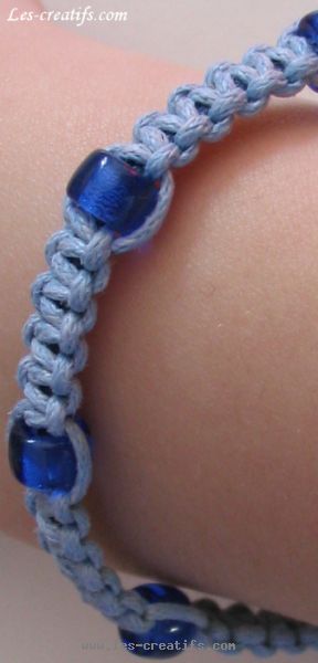 Bracelet en noeuds plats de macramé