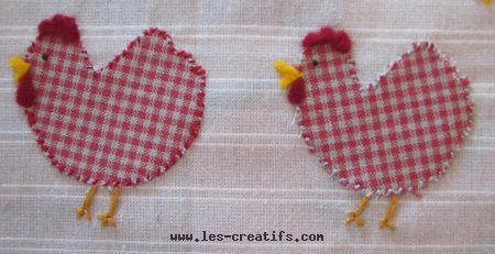 Poule appliquée en tissu et broderie