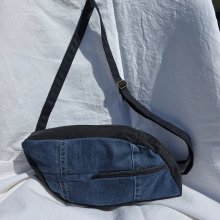 sac banane réinventé, design unique, en jean recyclé