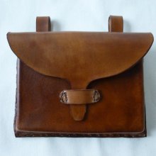 pochette artisanale en cuir pour ceinture