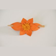 Barette fleur en cuir avec pique