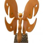 papillon en hêtre, érable et châtaignier sur socle en marbre italien Terrazzo à poser sculpture en bois