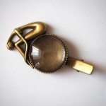 Barrette pince femme pensive, bronze antique, cabochon 25mm  fourni