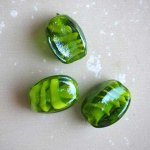 Lot de 3 Perles verre vert  20x15mm pâte de verre blanche à l'intérieur 