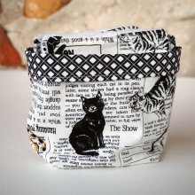 Pochon réversible et 7 lingettes démaquillantes lavables, coton, tissu noir/blanc journal/chats