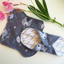 Serviette hygiènique lavable T1, ours gris, coton jaune violet clair