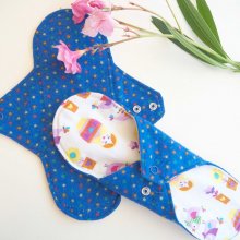 Serviette hygiènique T2 lavable, bleu marin pois, coton poupées russes