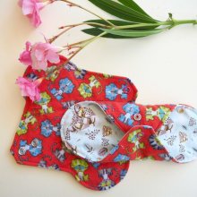 Serviette hygiènique lavable T1, rouge chats, cton bleu ciel t^tes de tigres