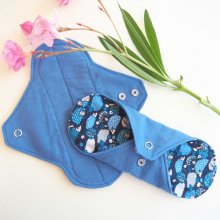 Serviette hygiènique lavable T1, leu uni, coton petits hérissons bleus