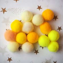 lot 15 pompons textiles, diam15mm, tonalité jaune