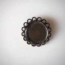 Broche ronde dentelée, bronze antique, cabochon verre 25mm fourni