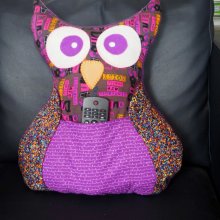 Chouette/hibou debout 41x35cm, tons violets porte télécommandes, téléphone, cadeau fête