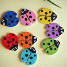8 boutons bois, COCCINELLES, 18x16mm, 6 couleurs variées et différentes, couture, scrap, déco, customisation..