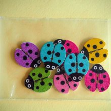8 boutons bois, COCCINELLES, 18x16mm, 6 couleurs variées et différentes, couture, scrap, déco, customisation..