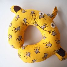 Coussin nuque , modèle animal, tissu jaune, singes