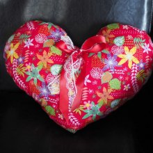 Coussin gros COEUR 48x38cm/48x32cm tissu rouge avec fleurs , noeud amovible, Fête des mères
