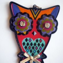 Très beau pendentif hibou,ton brun, résine, 7cm x5cm