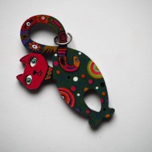 Très beau pendentif chat,multicolore, résine, 7cm de haut