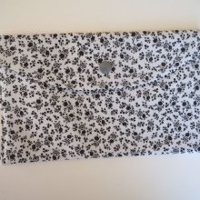 Grande pochette avec poche int , coton blanc fleurs noires 21x13cm, doublé rayé