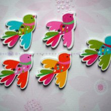 5 boutons bois, OISEAUX qui VOLENT , 27x35mm, 3 couleurs variées et différentes, couture, scrap, déco, customisation..