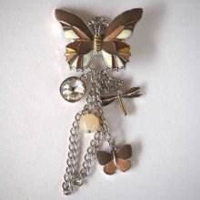 Grande breloque PAPILLON, métal émaillé, ton marron/beige avec breloques