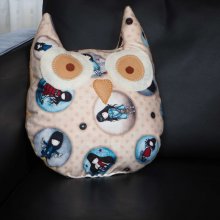 Coussin chouette/hibou, 34x28cm, tissu coton écru avec médaillons de petites filles
