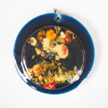 Pendentif résine 3cm, bouquet KLIMT, tons support bleu cabochon noir avec fleurs