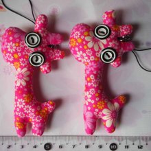 Pendentif tissu animal GIRAFE rose fleuri pour porte clés, bijou de sac, accroche téléphone