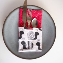 33- Serviette de table 33x33cm, escargots/rouge pois blancs