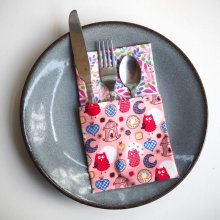 39- Serviette de table 33x33cm, fond rose chouettes/fleurs