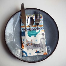 44- Serviette de table 33x33cm, bleu chats stylisés/motifs géométriques