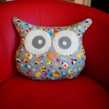 Coussin chouette/hibou, 38x32cm, tissu gris avec petits oiseaux, printemps