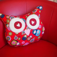 Coussin chouette/hibou, 38x32cm, tissu rouge avec des poupées russes cadeau pour maman et petite fille