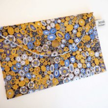 Pochette doublée, coton kaufman doré et bleu noir, coton blanc avec gouttes 19x11cm