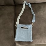 Sac bleu en tricot fait main pou enfant 