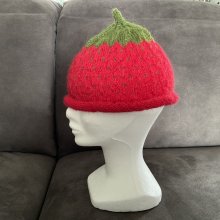 Bonnet fraise en tricot bébé fille 