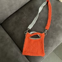Sac orange et gris en tricot pour fille